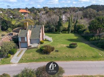 Casa · 293m² · 8 Ambientes · 1 Cochera · Casa Venta Pinamar