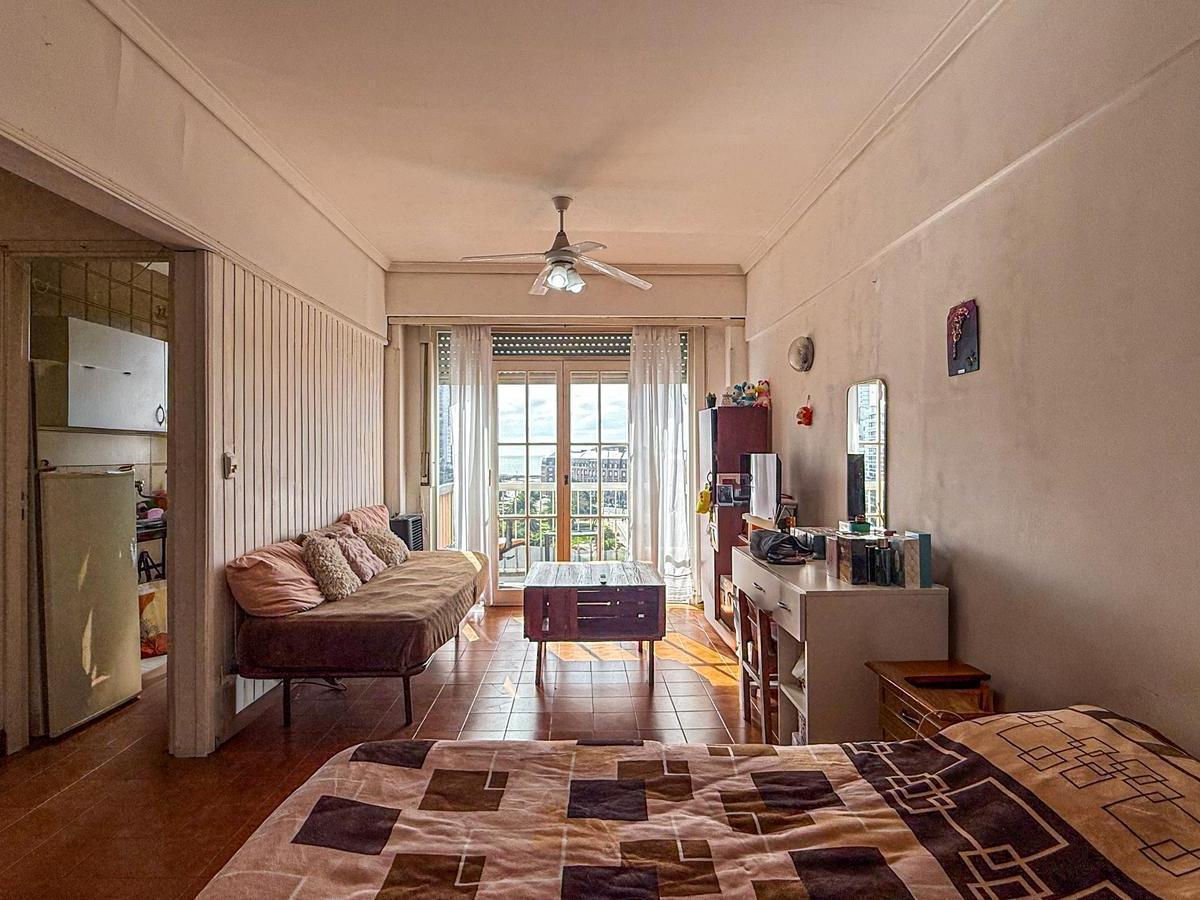 Monoambiente en venta con balcón - Vista plena a Plaza Colón
