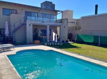 Casa de 14 ambientes, Villa Carlos Paz · Casa de Categoría con Piscina, Quincho y Vistas Panorámicas - Barrio Becciu