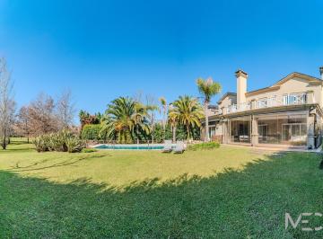 Casa · 345m² · 9 Ambientes · 1 Cochera · Casa en Venta en Los Castores Nordelta - Al Bosque
