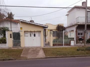 Oficina comercial · 150m² · 4 Ambientes · 1 Cochera · Venta Casa 4 Ambientes con Gran Parque, Quincho y Cochera | José Mármol