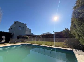 Casa · 166m² · 4 Ambientes · 1 Cochera · Casa en Alquiler en Los Alisos, Nordelta, Tigre