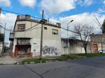 Casa de 3 ambientes, Avellaneda · Casa en Planta Alta con Terreno, Terraza y Cochera en Esquina.