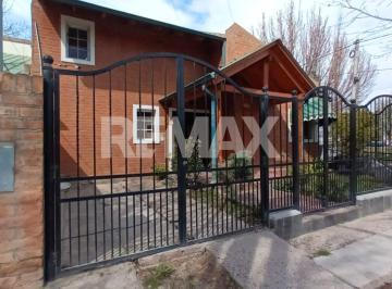 Casa · 180m² · 4 Ambientes · 1 Cochera · Venta Casa 3 Dorm. - Cinco Saltos