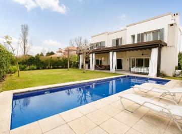 Casa · 306m² · 7 Ambientes · 1 Cochera · Casa en Venta Laguna del Sol Nueva