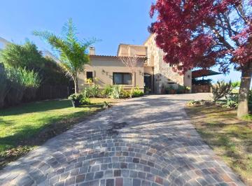 Casa · 187m² · 6 Ambientes · 3 Cocheras · Casa en Venta a La Laguna Barrio Muelles Puertos