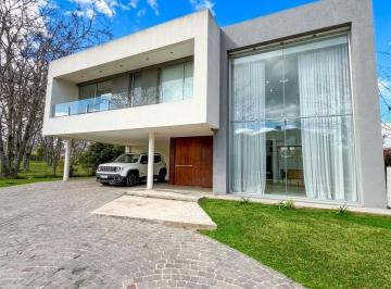 Casa de 5 ambientes, Berazategui · Casa en Venta en Fincas de Hudson
