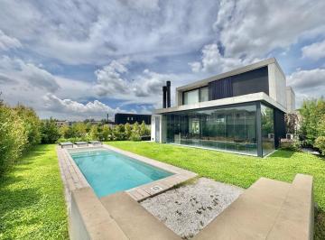 Casa · 223m² · 5 Ambientes · 1 Cochera · Casa en Venta en Lote Interno en Carpinchos Nordelta