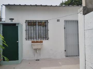 Departamento de 2 ambientes, Quilmes · Alquier Depto 2 Amb Sin Expensas. Persona Sola o Pareja.