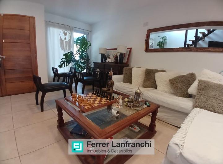 Casa · 180m² · 7 Ambientes · 2 Cocheras
