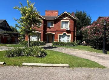 Casa · 180m² · 6 Ambientes · 2 Cocheras · Casa en La Rinconada I