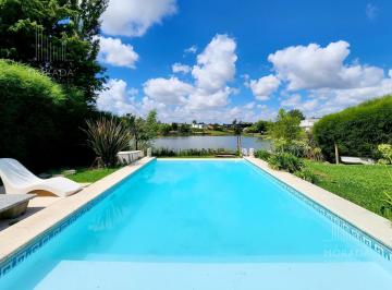 Casa · 240m² · 5 Ambientes · 4 Cocheras · Venta Casa 5 Ambientes a La Laguna en Barrio San Marco Villanueva