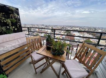 Departamento · 36m² · 1 Ambiente · Venta Departamento Semipiso 1 Ambiente y Medio Excelente Ubicacion y Vista Abierta en Caseros Centro
