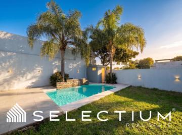 Casa · 200m² · 6 Ambientes · 2 Cocheras · Apto Crédito | Casa en Altos de Villa Cabrera: 4 Dorm, Pileta, Terraza Quincho y Cochera Doble