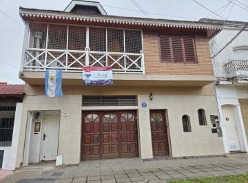 Casa · 200m² · 5 Ambientes · 1 Cochera · Casa en Lanús Oeste Chaco 534