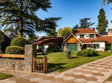FACHADA · Exclusiva Casa en Venta en Barrio Jardín Espinosa | Distinción, Amplitud y Categoría