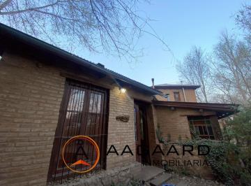 Casa · 250m² · 9 Ambientes · 1 Cochera · Casa en Alquiler en Mendiolaza (Centro) 3 Dorm. con Pileta