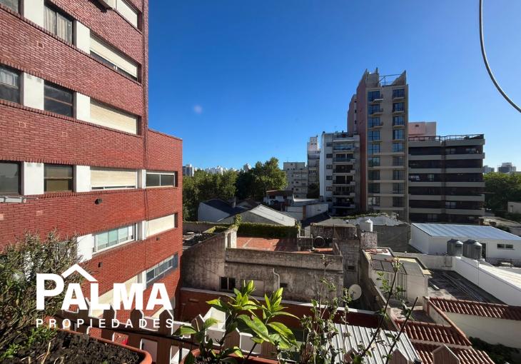 Departamento monoambiente al contrafrente abierto con cochera fija cubierta
