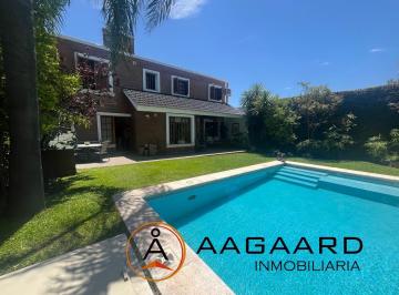 Casa · 260m² · 8 Ambientes · 3 Cocheras · Casa en Venta Barrio Urca Tres Dorm. Impecable, Pileta Cochera Doble, Apta Crédito