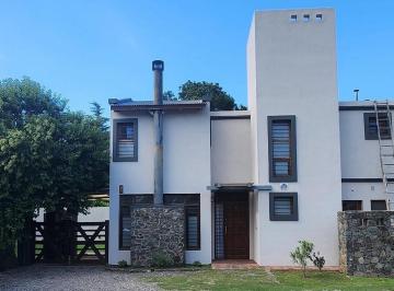 Casa · 150ha · 5 Ambientes · 1 Cochera · Duplex en Alquiler Villa Belgrano Tres Dorm. en Hosuing