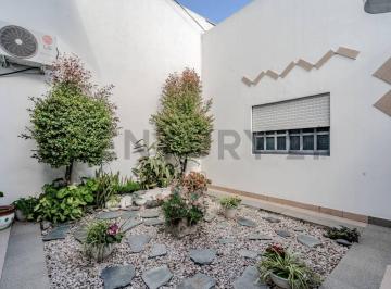 Casa · 210m² · 4 Ambientes · 1 Cochera · Venta Casa en Villa Luro