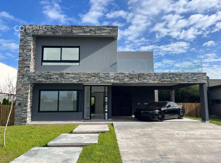 Casa · 221m² · 5 Ambientes · 2 Cocheras
