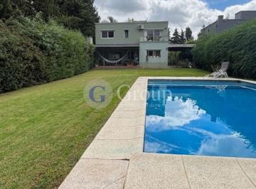 Casa · 186m² · 6 Ambientes · 2 Cocheras · Casa Chalet en Alquiler en Santa María de Los Olivos, Malvinas Argentinas, G. B. a. Zona Norte