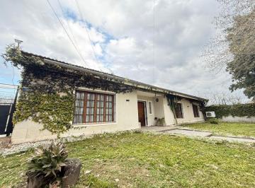 Casa · 238m² · 4 Ambientes · 1 Cochera · Casa de 4 Amb. Impecable y Moderna | Apta Credito