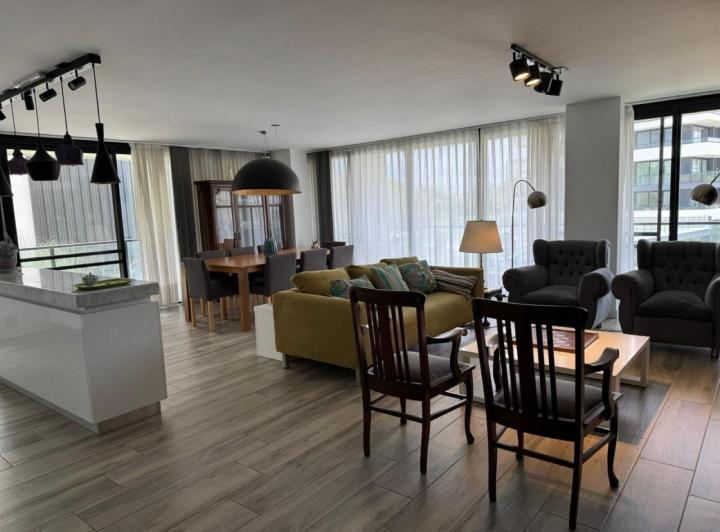 Departamento · 220m² · 4 Ambientes · 1 Cochera