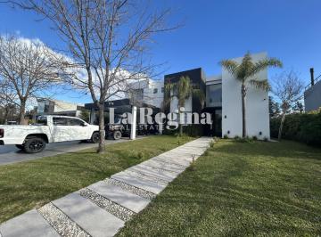 Casa · 400m² · 6 Ambientes · 2 Cocheras · Casa en Cabos del Lago