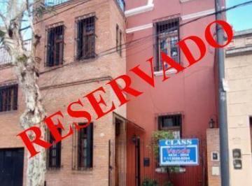 Casa · 174m² · 5 Ambientes · 1 Cochera · Casa Ex Municipal en Venta en Flores | 5 Ambientes con Patio, Parrilla, Cochera y Terrazas