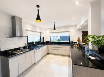 Casa · 120m² · 4 Ambientes · 2 Cocheras · Venta Moderna Casa en Los Álamos