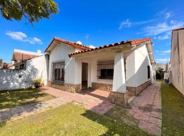 Casa de 4 ambientes, Esteban Echeverría · Alquiler Monte Grande Casa 3 Dorm., Entrada de Auto y Parque!