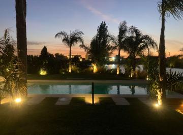 Casa · 210m² · 3 Ambientes · 1 Cochera · Casa en Escobar