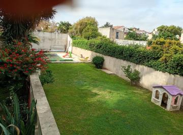 Casa · 300m² · 5 Ambientes · 1 Cochera · Casa de Dos Plantas a Nuevo 5 Amb 300 m² 500 m² Lote. Parque Pileta