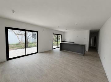Casa · 83m² · 2 Dormitorios · 2 Cocheras · Vende Casa en B° Cerrado Villa Catalina 2 Dorm. Apta Credito