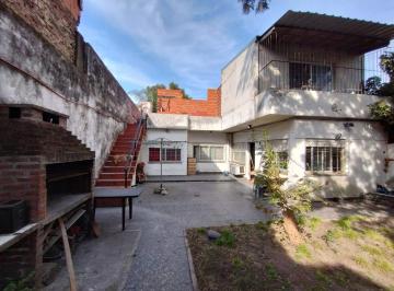 Casa · 90m² · 4 Ambientes · 2 Cocheras · Venta Casa con Gran Patio y Cochera en Quilmes