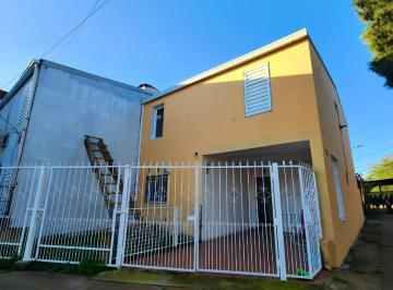 Casa · 200m² · 5 Ambientes · 1 Cochera · Se Alquila Dúplex en Villa Cabello - 4 Habitaciones