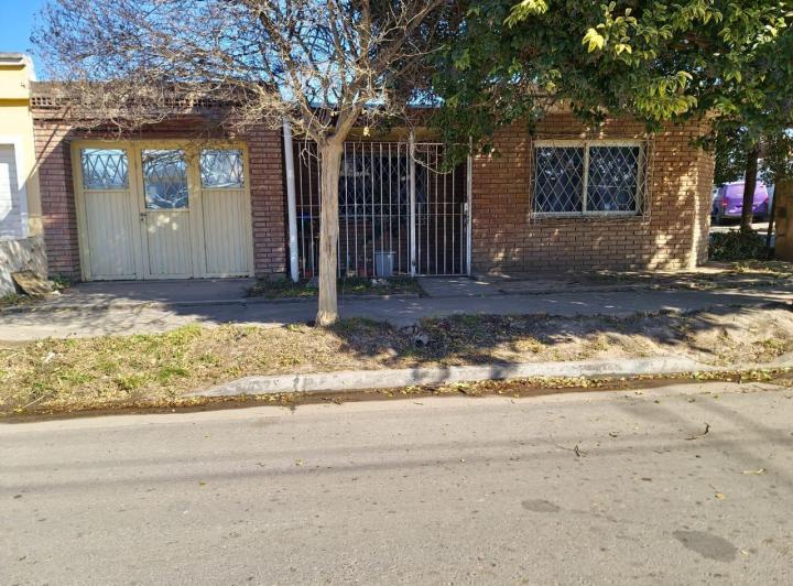 Casa · 180m² · 8 Ambientes · 1 Cochera
