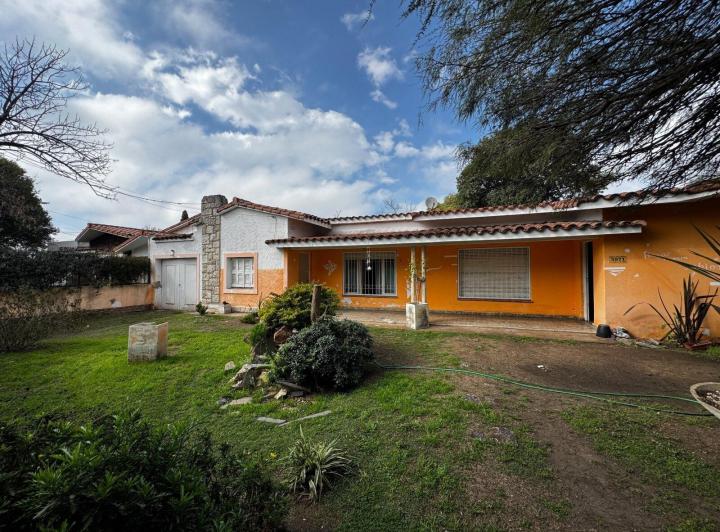 Casa · 256m² · 7 Ambientes · 2 Cocheras