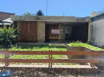Casa · 216m² · 5 Ambientes · 2 Cocheras · Venta - Saenz Al 200 - Granadero Baigorria