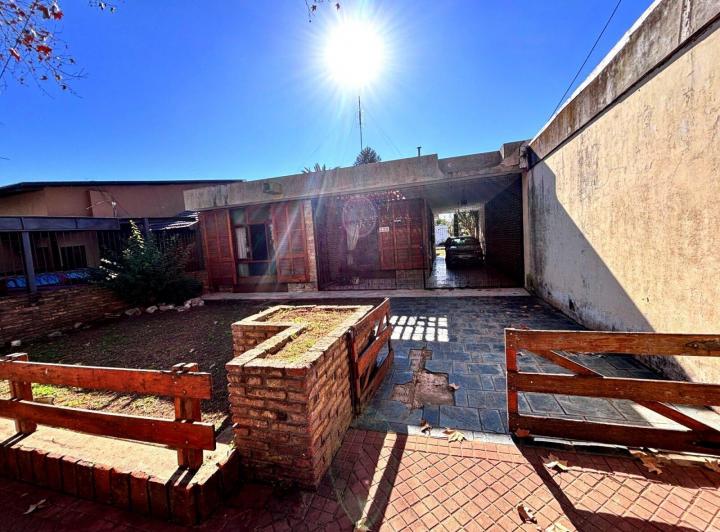 Casa · 216m² · 5 Ambientes · 2 Cocheras