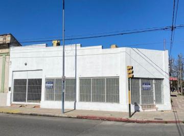 Local comercial · 200m² · 3 Ambientes · 1 Cochera · Importante Local Esquina en San Vicente
