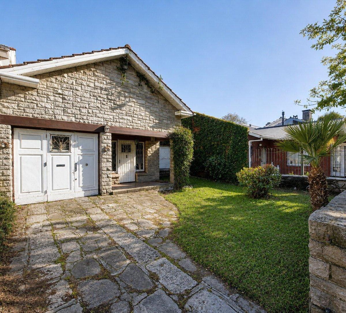 Casa estilo chalet clásico en Güemes - Viamonte 3145