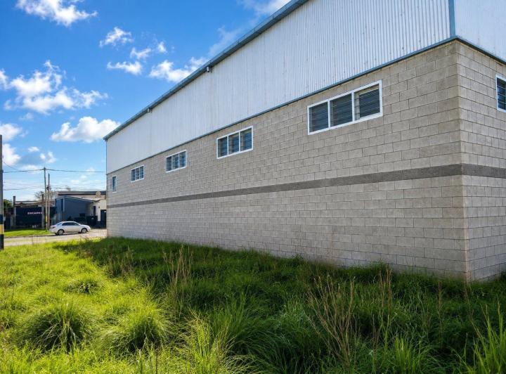 Bodega-Galpón · 975m² · 2 Cocheras