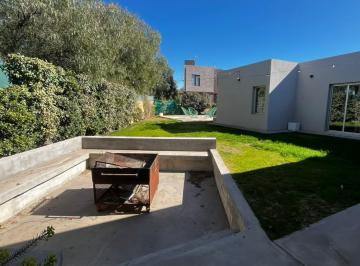Casa · 213m² · 5 Ambientes · 2 Cocheras · Casa en Venta - Barrio Terruños de Araoz II - Calle Araoz
