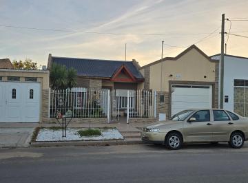 Casa de 6 ambientes, General Pico · Excelente Casa