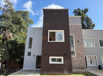 Casa · 80m² · 3 Ambientes · 1 Cochera · Casas de 2, 3 y 4 Dorm. | Hasta 145 m² | Financiacion Directa