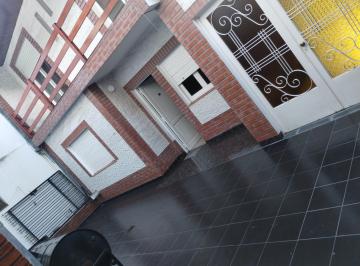 Casa de 3 ambientes, Morón · Moron Sur Alquiler Duplex 3amb Calle Luis Borges E/ Santa Teresa $960.000