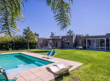 Casa · 223m² · 8 Ambientes · 3 Cocheras · Venta de Casa en Aires del Llano